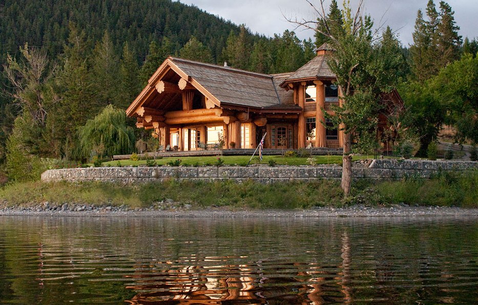 Дом на краю озера